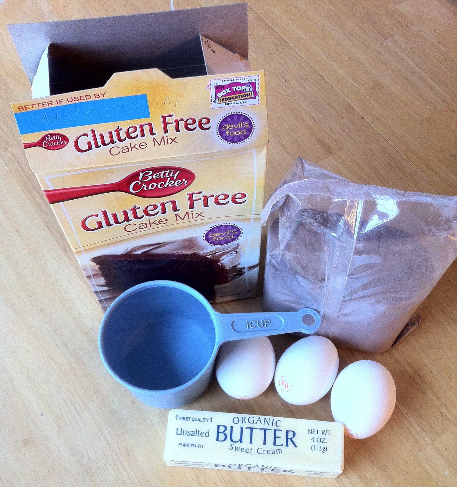 Betty Crocker Gluten Free Cake Mix and Easy Cupcake Decorating Gluten Free Works