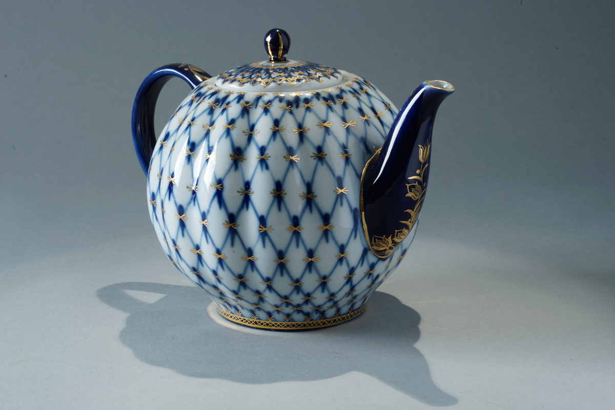 сервиз индустриальный лфз. императорский фарфоровый завод здание. музей императорского фарфорового завода в санкт-петербурге эрмитаж. чайная пара лфз ссср. кремлевский сервиз ифз.