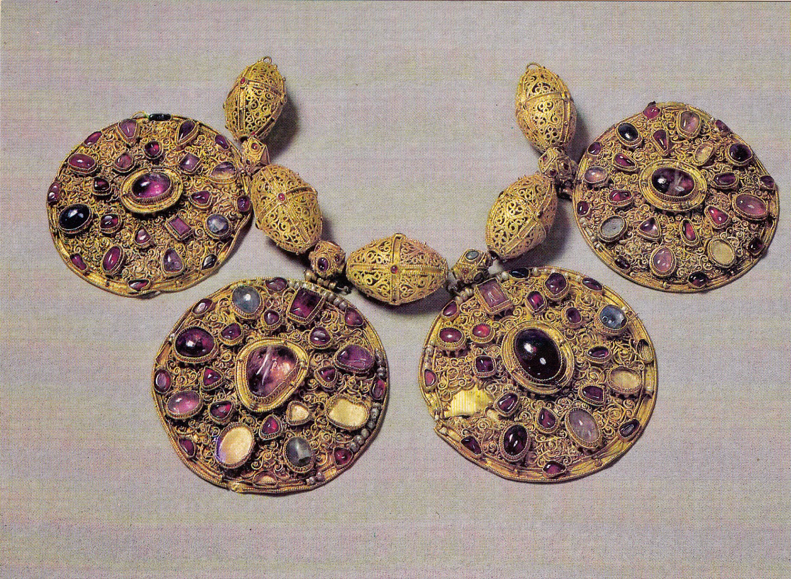 Бармы это в древней руси. Бармы. Царские бармы ивана грозного. Царские бармы. Византия.