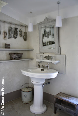 Bathroom of the Provençal guest house Un Coeur très Nature