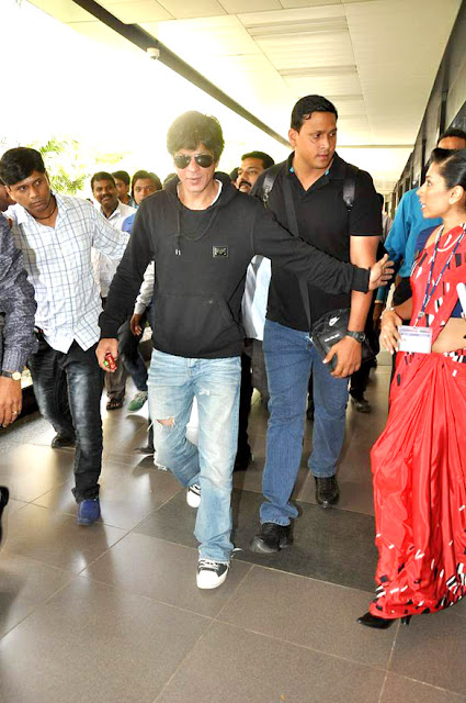 Shahrukh Khan snapped at the Mumbai Airport