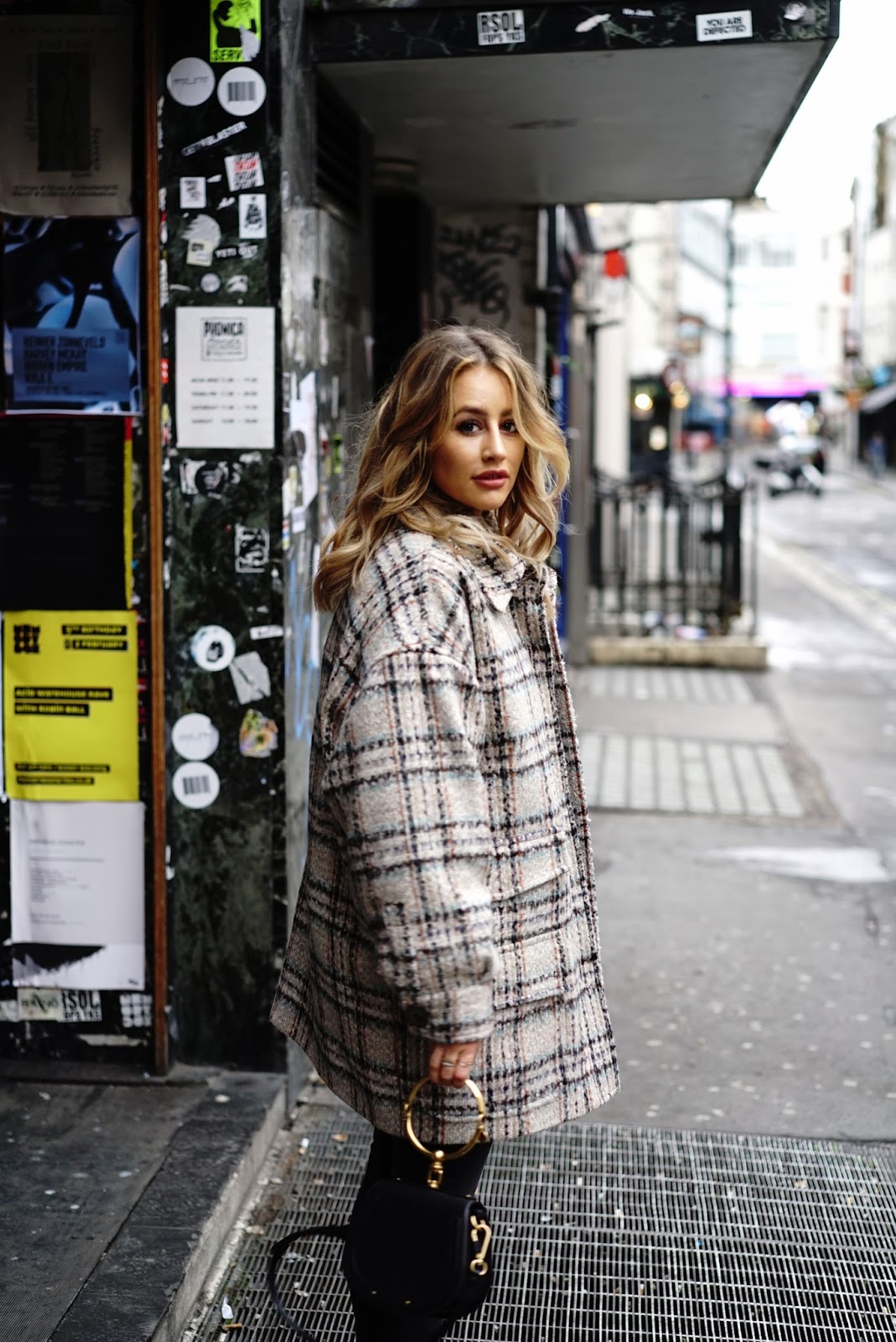 Pull Bear Pacific Girls Editorial Front Row