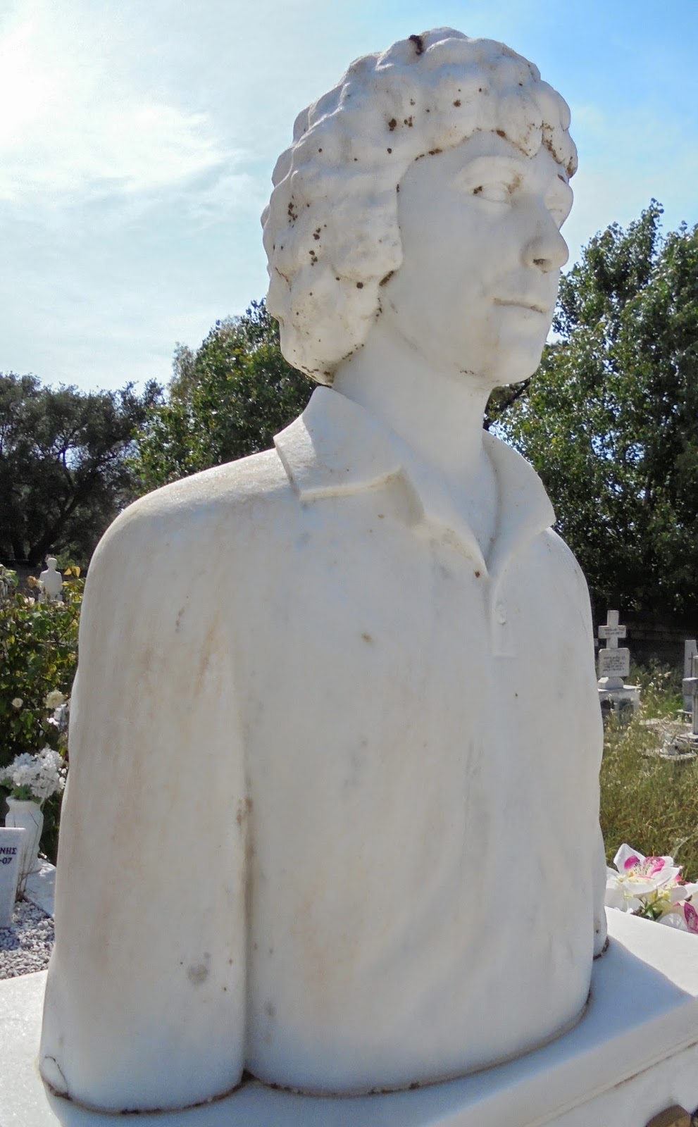 το ταφικό μνημείο του Ιωάννη Βεργίνη στους Τσουκαλάδες Λευκάδας