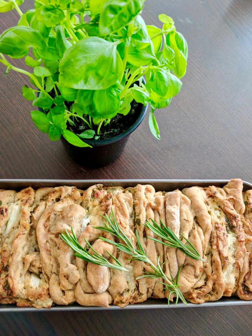 Rosmarin-Basilikum-Knoblauch-Zupfbrot Rosmarin-Basilikum-Knoblauch-Zupfbrot