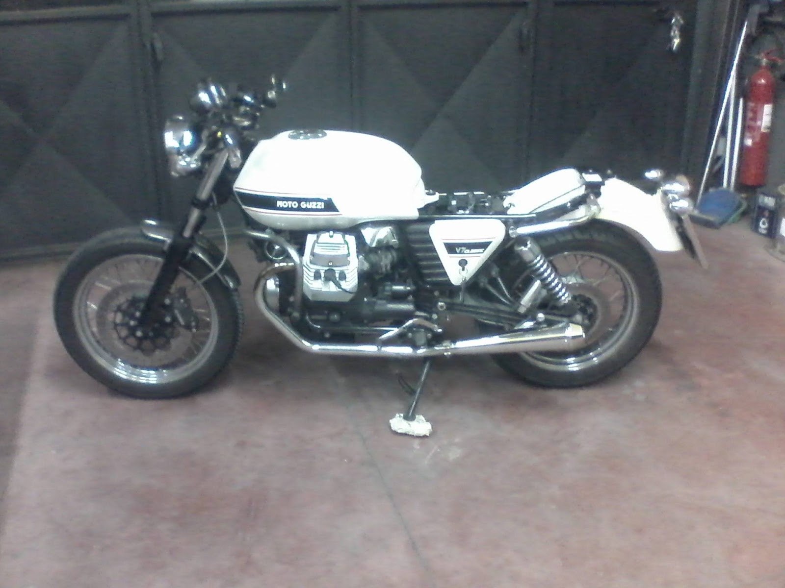 Costafabbri Custom Choppers Trasformazione Guzzi V7 Classic in Café