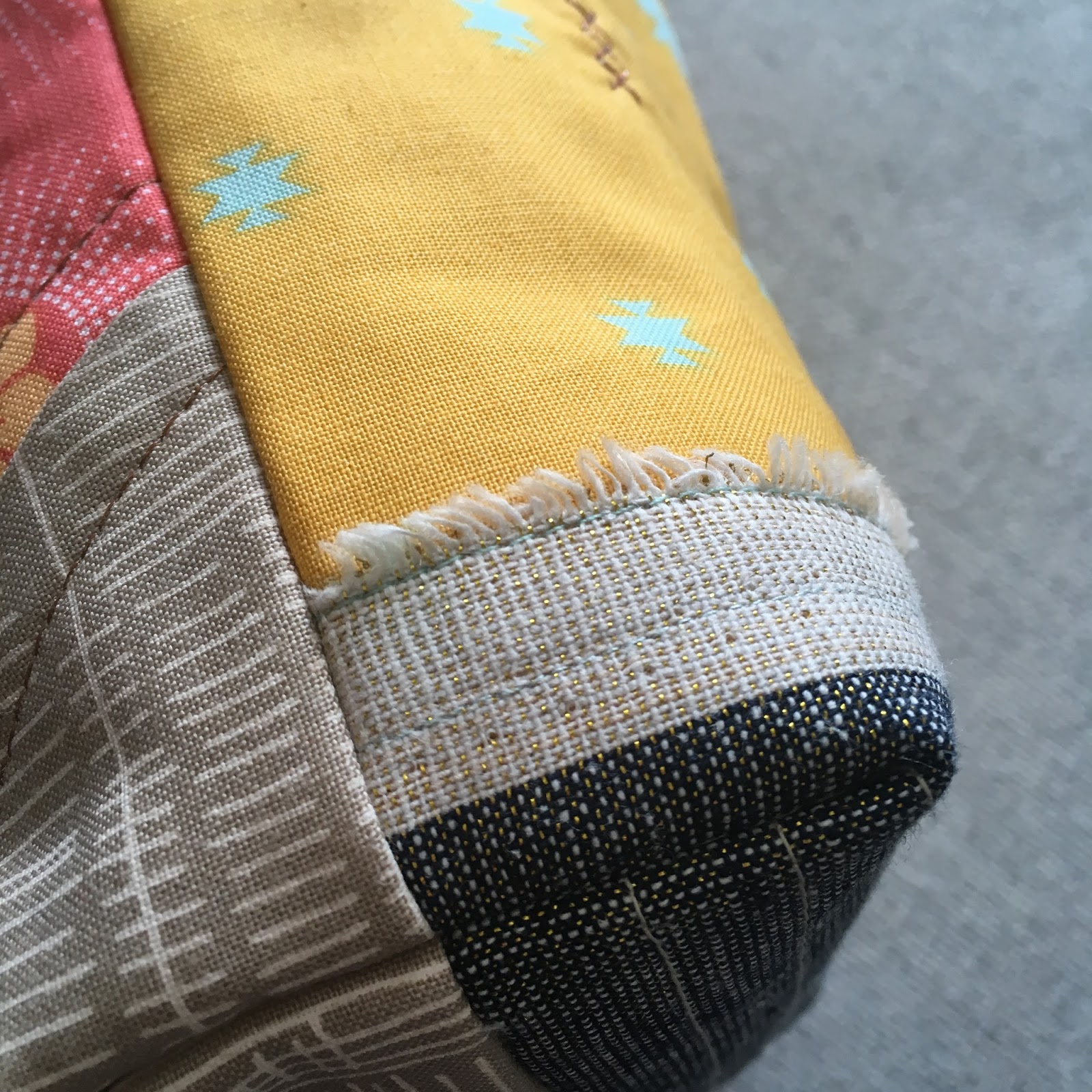 bonnie curves drawstring bag / CHARM ABOUT YOU