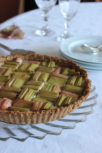 Tarte géométrique à la rhubarbe et à l'amande (vegan) Cuillère et saladier : Tarte géométrique à la rhubarbe et à l'amande (vegan)