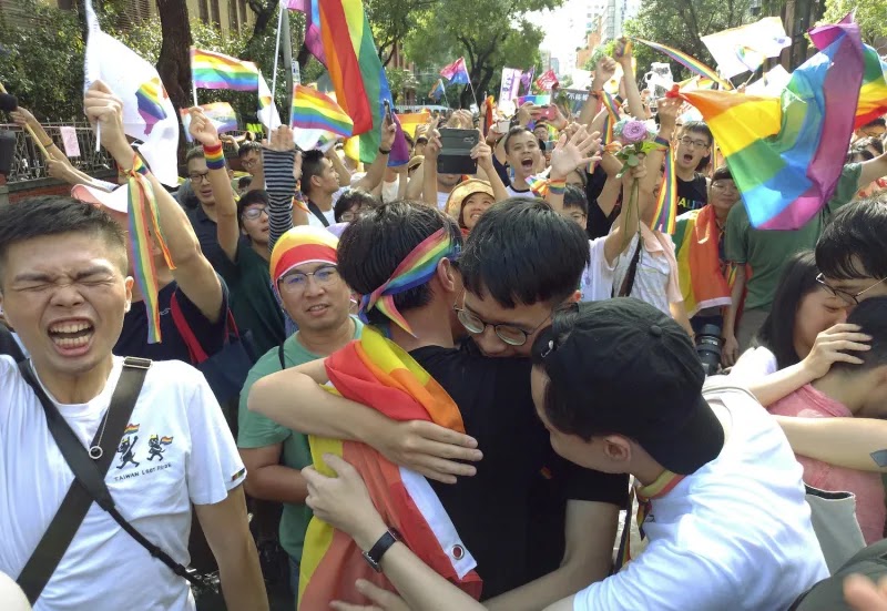 24 Powerful Images From The First Day Of Marriage Equality In Taiwan 24 Powerful Images From The First Day Of Marriage Equality In Taiwan