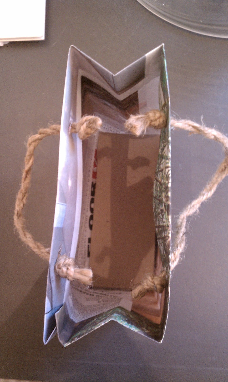 Nadia's DIY Projects DIY Recycled Newspaper Gift Bag