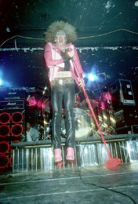 Dee 1980... on stage and kicking ass!