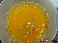 Añadiendo la ralladura de limón, naranja y sus jugos