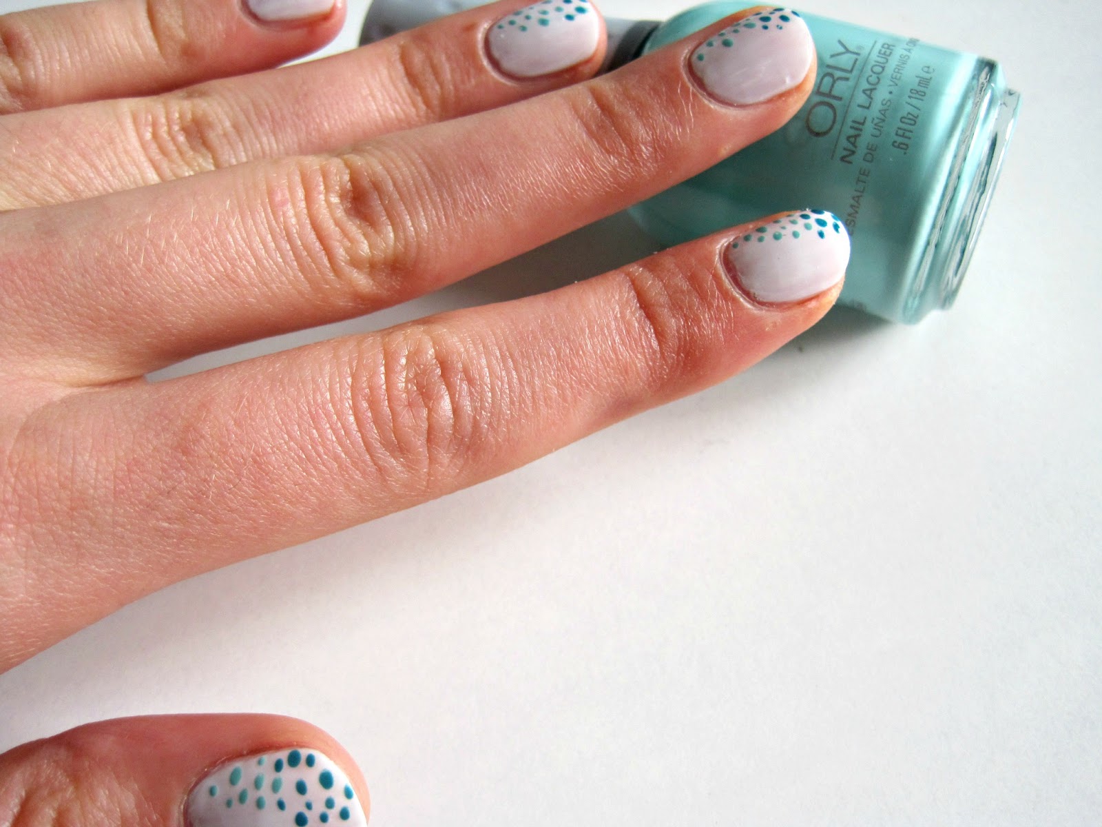 The Treasure Chest: Gradient Dotted Nails