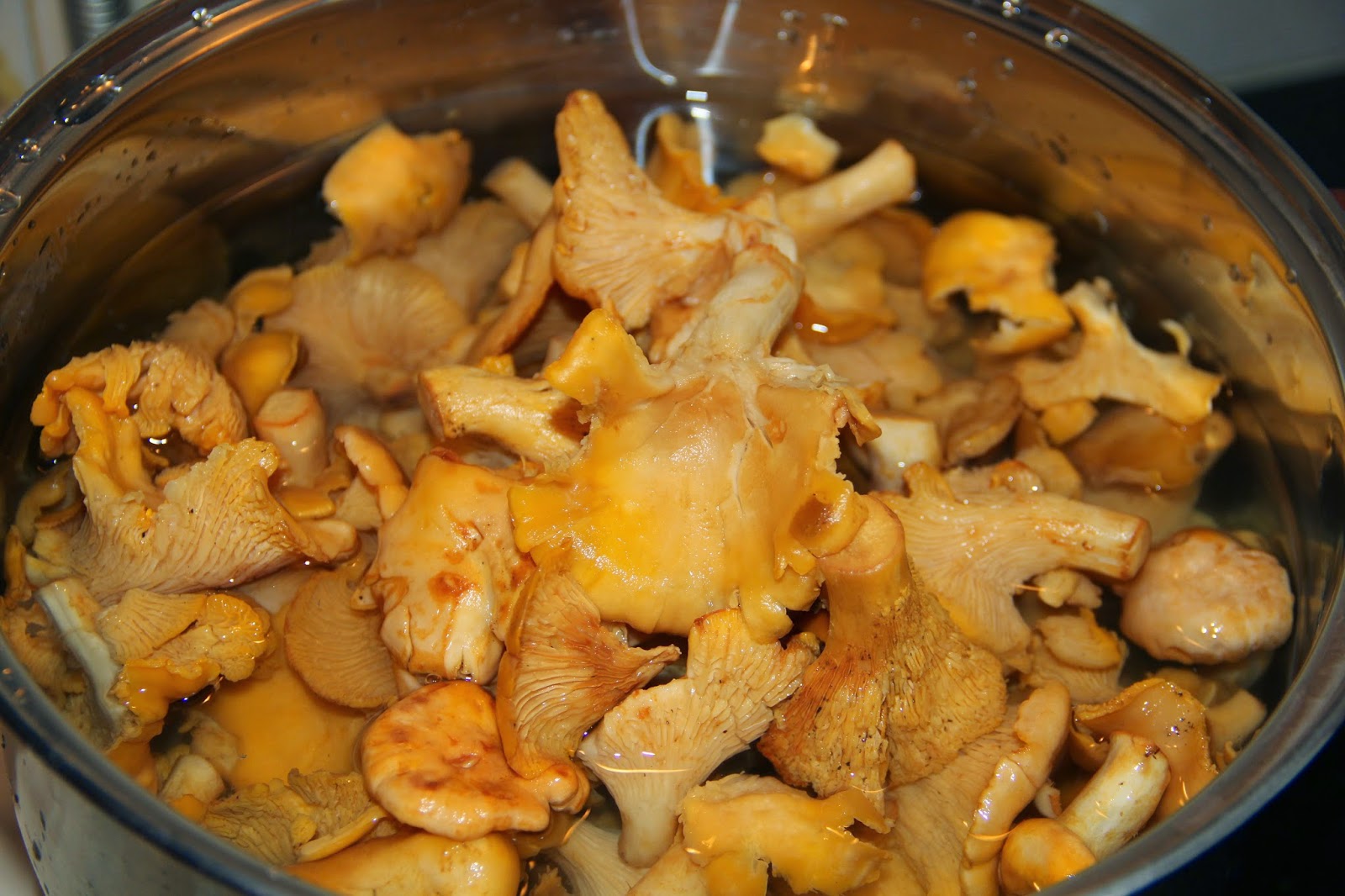 Маринованные лисички с картофелем