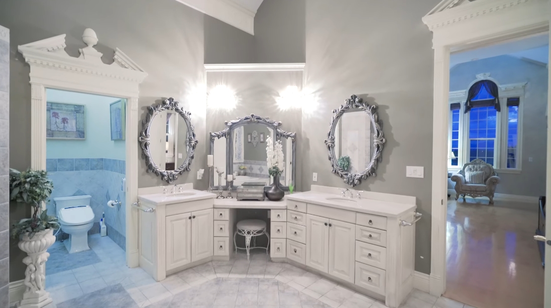 23 Interior Design Photos vs. 19085 40 Ave, Surrey, BC Luxury Home Tour