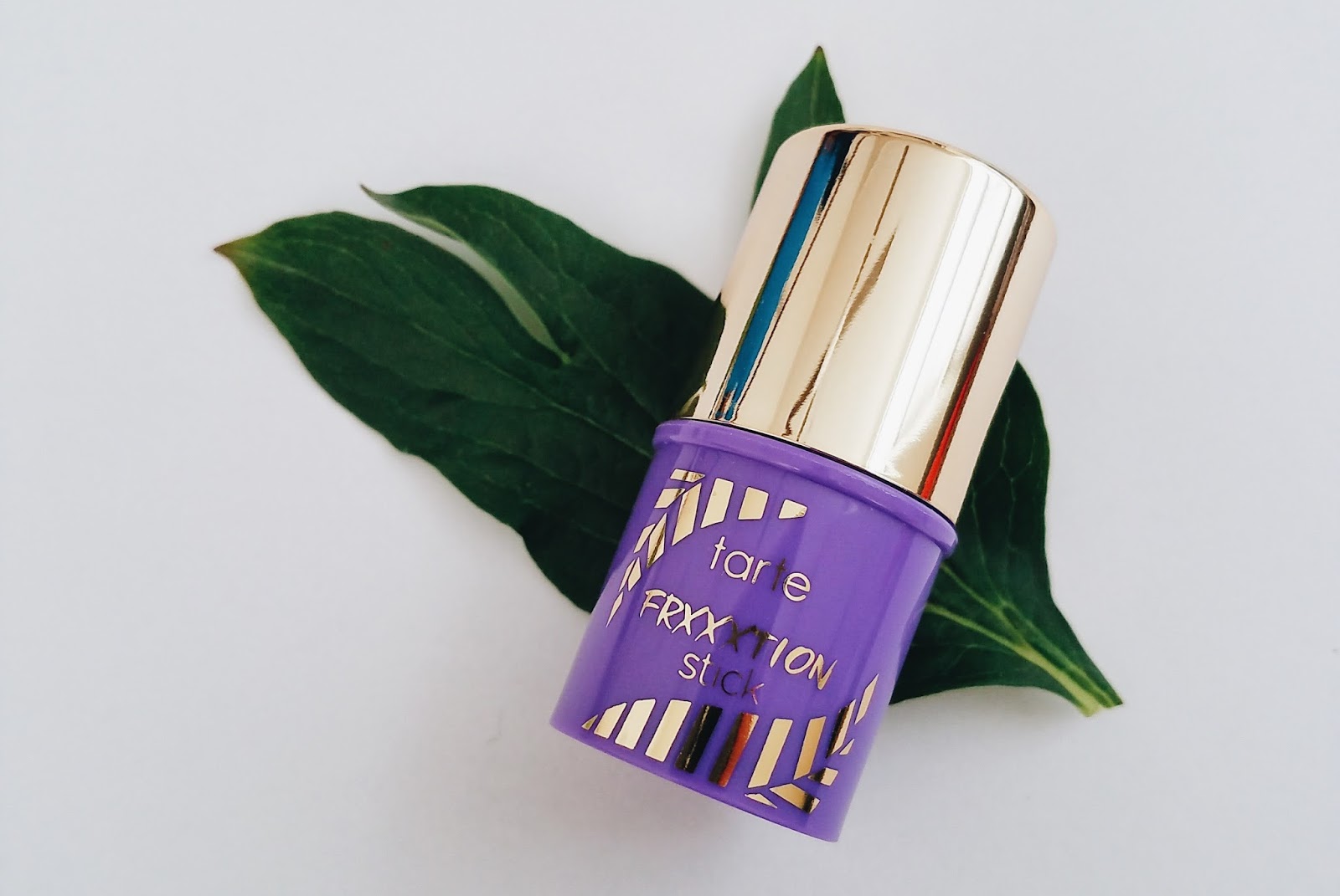 tarte FRXXXTION Stick Exfoliating Cleanser: Review by The Jen Project. This product is a great gentle exfoliator, cleanser, and mask rolled into one.