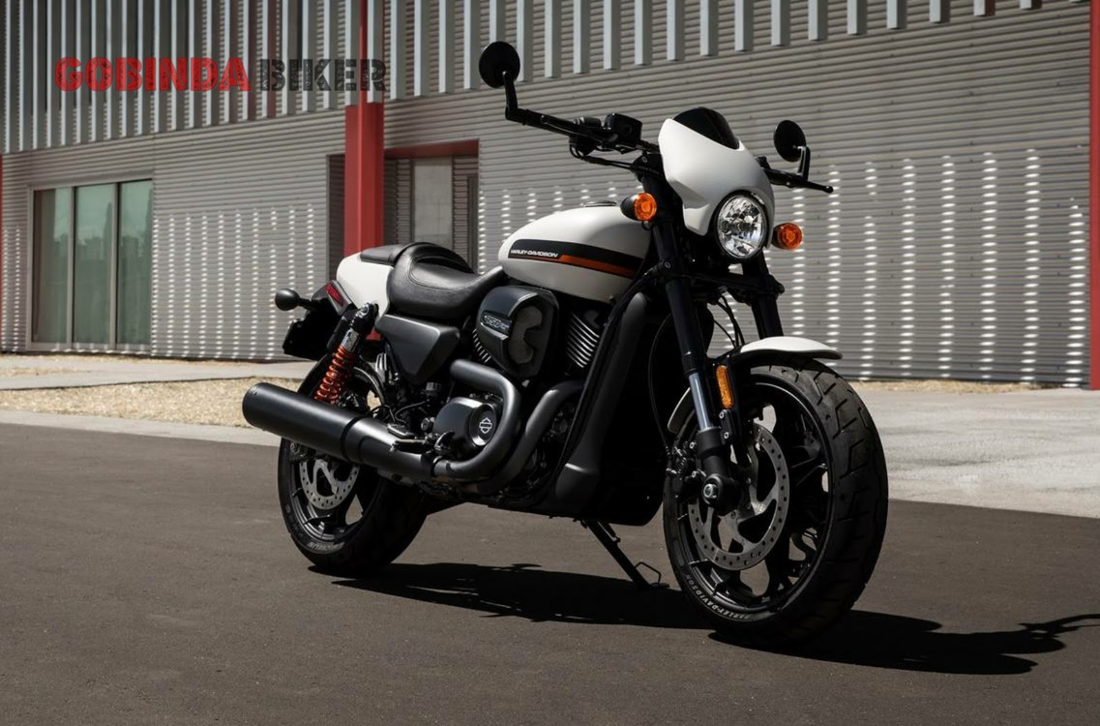 Middleweight cruisers Kawasaki Vulcan S versus HarleyDavidson Street 750