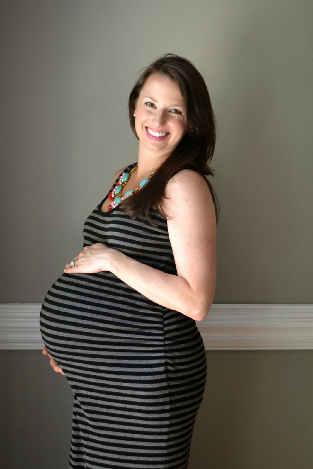 Литтл воман прегнант триплетс. 2 беременные. Беременные в сша. Даун беременная девушка. Беременность ребенок.