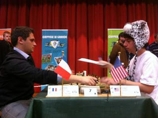 Le grand-maître français Matthieu Cornette face à Alexandro Ramirez (USA) à Cappelle en 2012 © Chess & Strategy