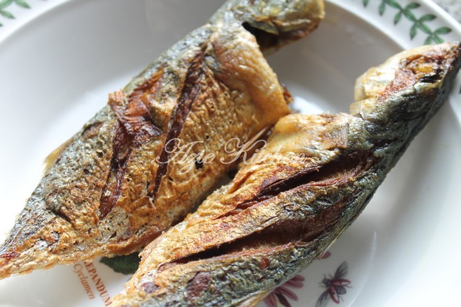Tips Menyediakan Ikan Goreng Garing  Azie Kitchen
