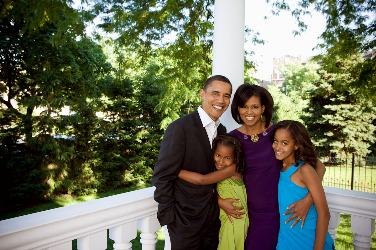 Нилам семья. Барак Обама Family. Барак Обама с семьей фото.