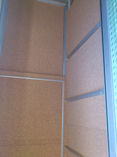 MADERA DE MINDI: Armario forrado con corcho