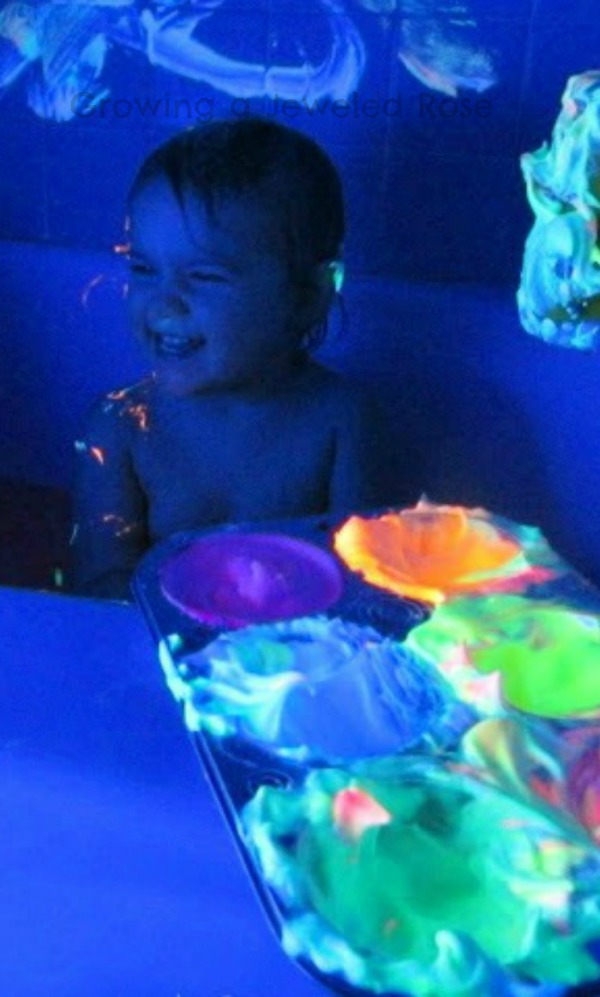 GLOWING Bath Paint