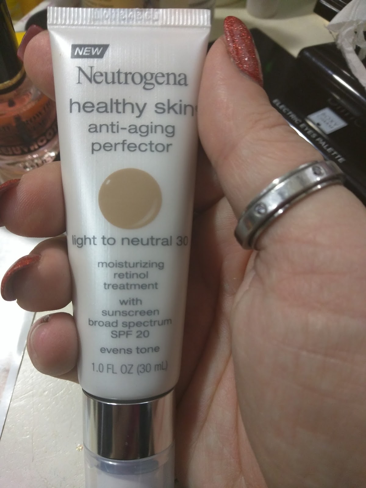 LAURIE ANN: NEUTROGENA HEALTHY SKIN ANTI AGING PERFECTOR REVIEW