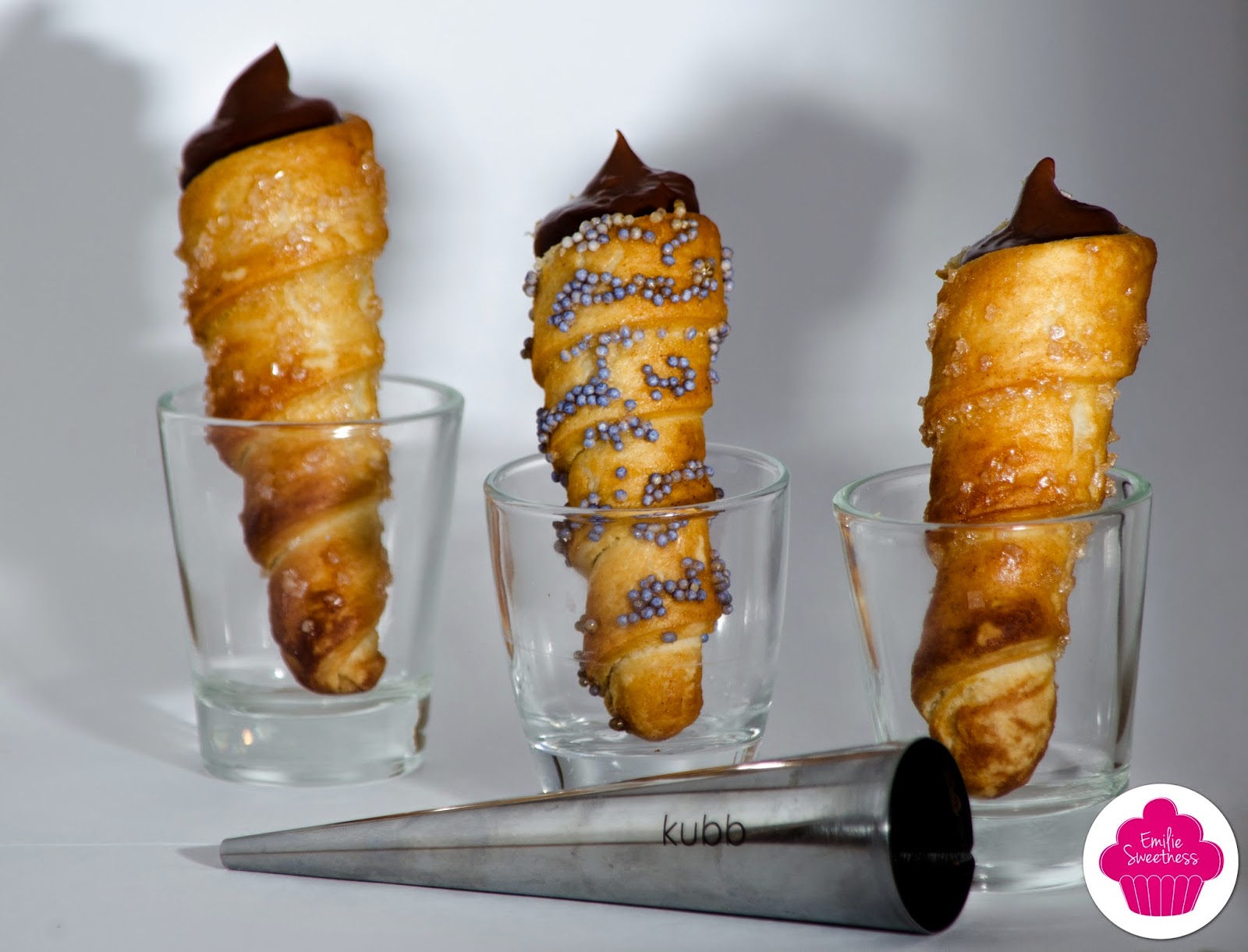 Emilie Sweetness: Cornets au chocolat - cornets de pâte feuilletée fourrés  à la crème pâtissière au chocolat