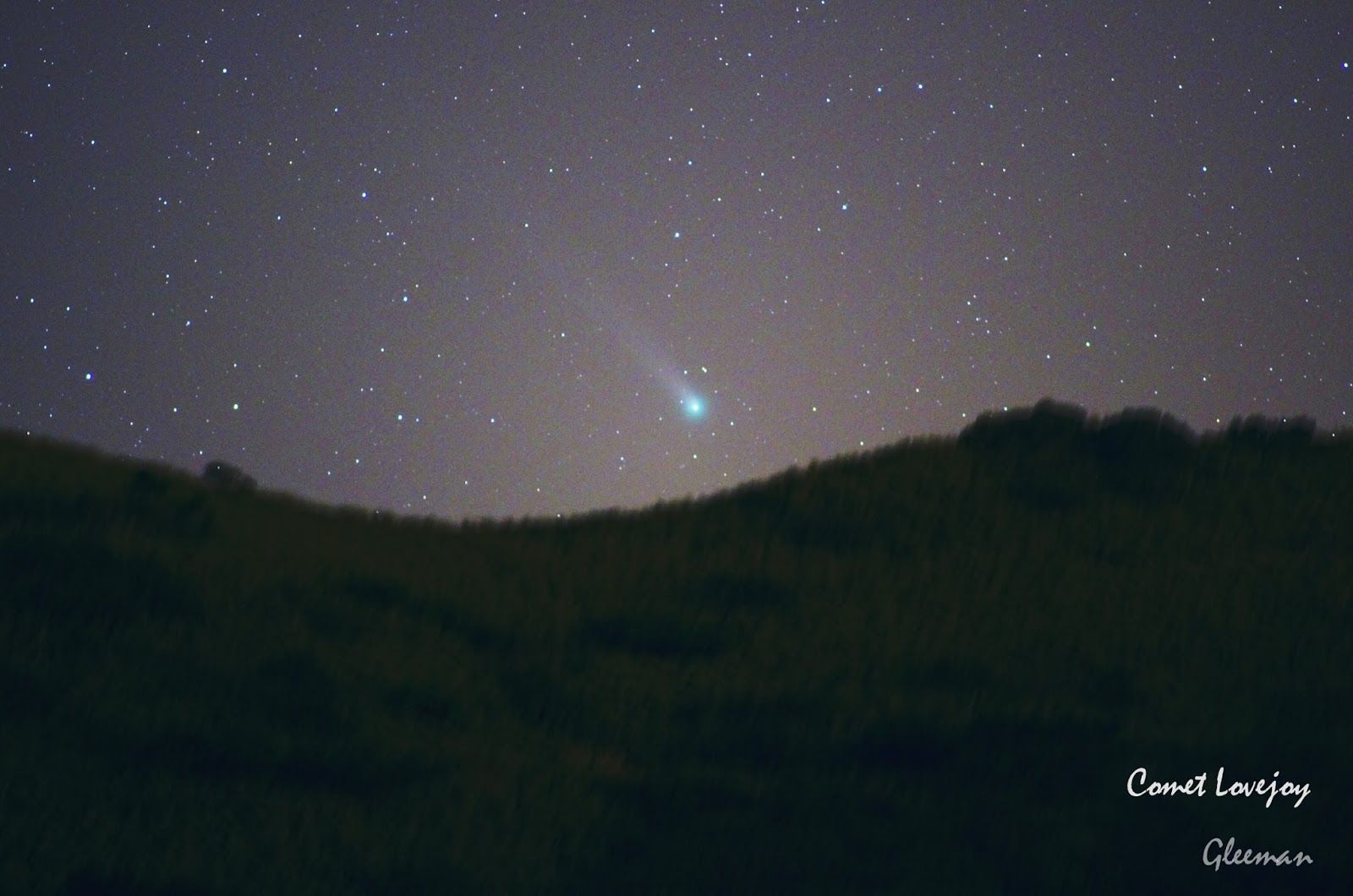 從小觀音山昇起的Lovejoy 彗星 / Pentax O-GPS1