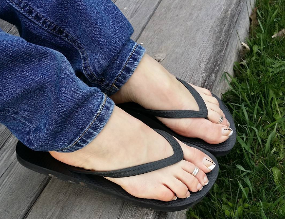 Beautiful Female Feet: So Neat