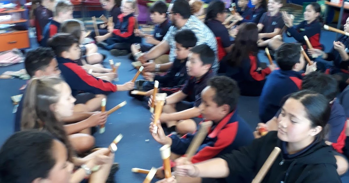 E Papa Waiari Ti Rakau Sticks