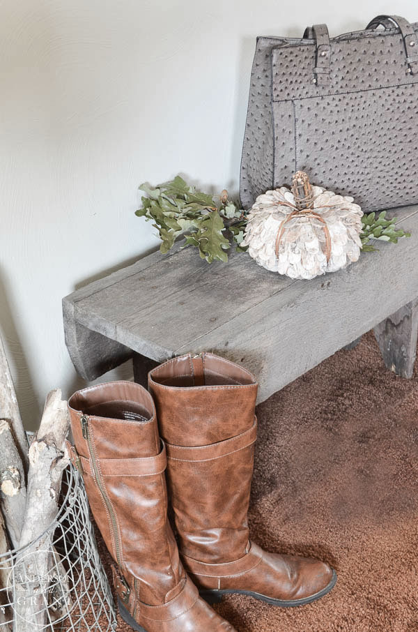 Entryway decorated for fall.  ||  www.andersonandgrant.com