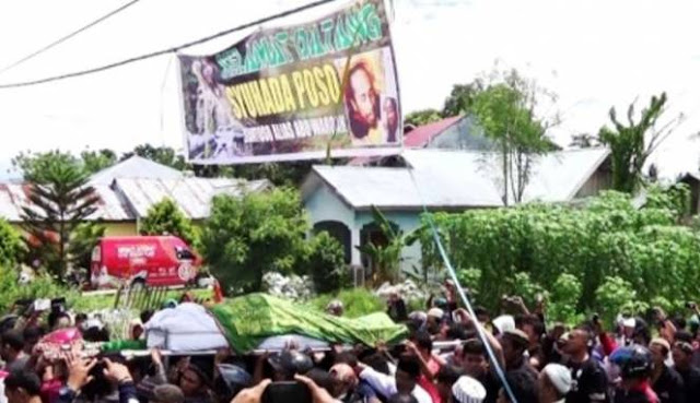Di Acara Pemakaman Santoso, Terbentang Spanduk 'Selamat Datang Syuhada Poso'