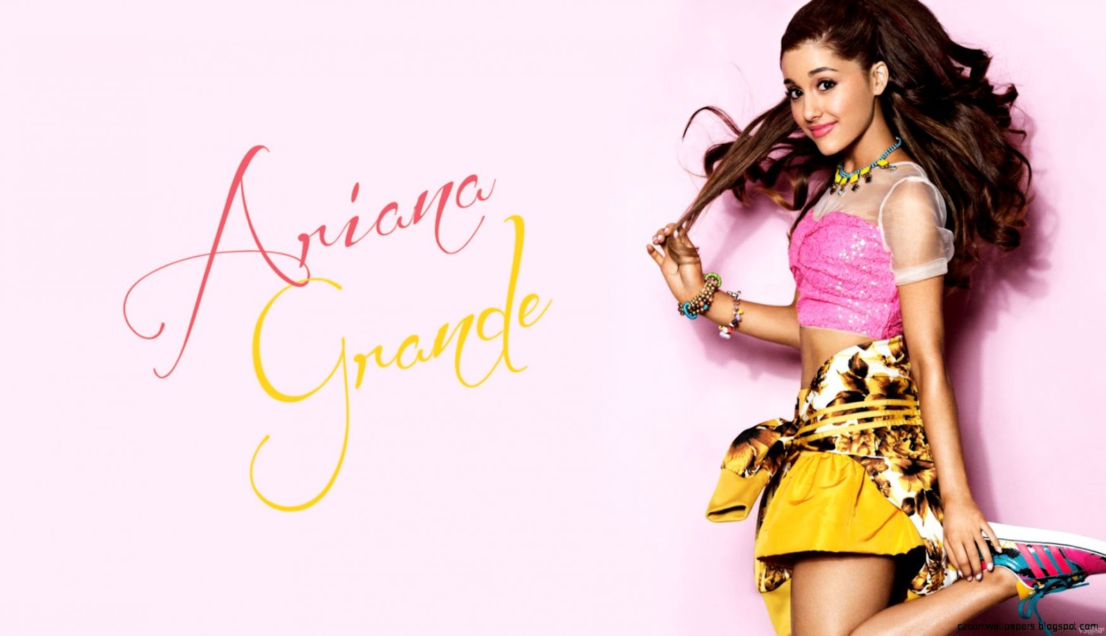 Ariana Grande Cute Wallpaper Desktop