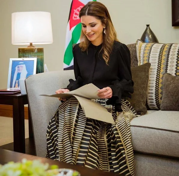 Queen Rania wore Dior Skirt from Resort 2018 Collection and she wore DIOR D-Choc Pumps, carried LOUIS VUITTON bag. Crown Prince Hüseyin
