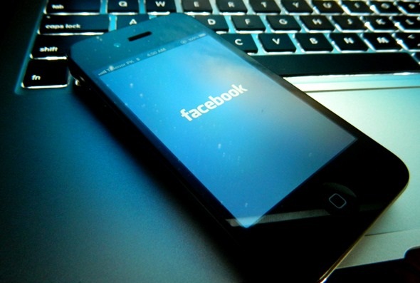 Your Facebook credentials at risk on Android - iOS jailbroken devices