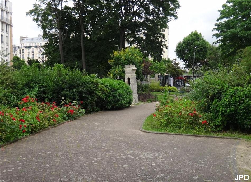 Parisbiseart Square du Cardinal Verdier