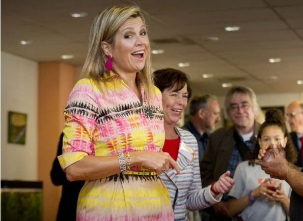 Queen Maxima visited "Kansfonds" which is a aid fund in Delft. Queen Maxima wore  silk print summer dress