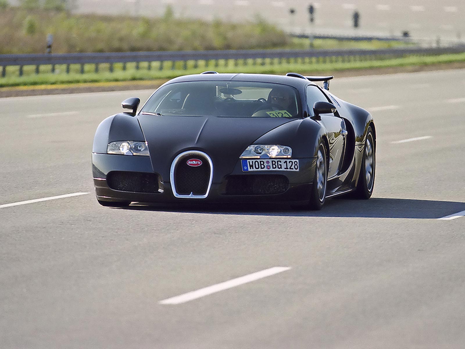 Машина быстрее бугатти. Bugatti Veyron w16. Bugatti Veyron 2001. Бугатти Вейрон фото. Самая быстрая Бугатти Вейрон.
