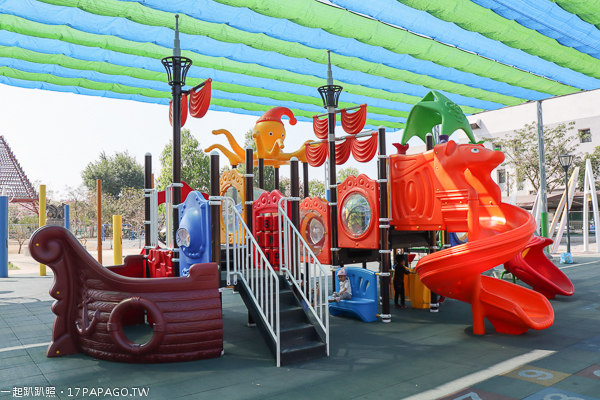 南投草屯|草屯兒童樂園|十幾項遊樂設施免費玩|沙坑|球池|戰車|旭光高中對面