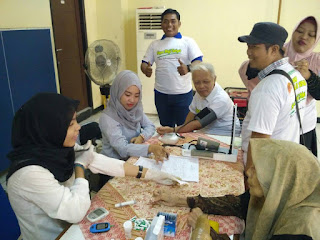 Cek Kesehatan Gratis kepada Warga Kel. Kota Bambu Selatan, Palmerah  bersama GEMAHATI & SUSU HAJI SEHAT, 25 Mei 2017 Jakarta