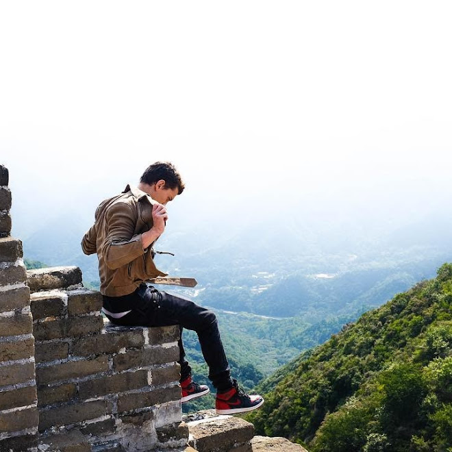 Tom Holland Visits Great Wall of China: スパイダーマン、チャイナ・カミング ! !、念願の万里の長城を訪れる夢が実現した少年ヒーローのトム・ホランド ! !