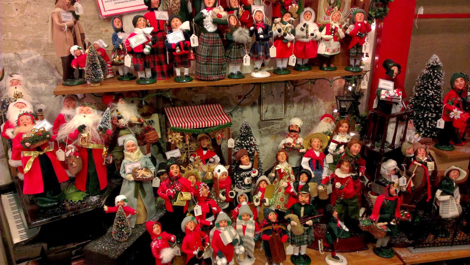 here-and-there-christmas-shops-in-old-town-alexandria