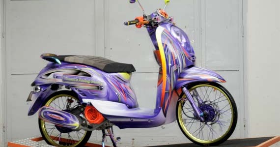 Modif Motor Scoopy Warna Hitam Nelpon p
