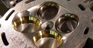 informasi otomotif : dudukan katup penghantar dan pegas katup