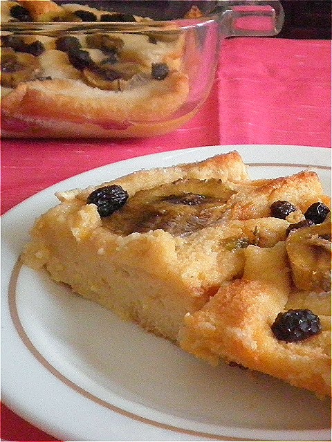 Raisin Bread Pudding Recipe @ treatntrick.blogspot.com