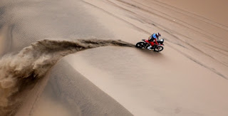 motociclisti nel deserto