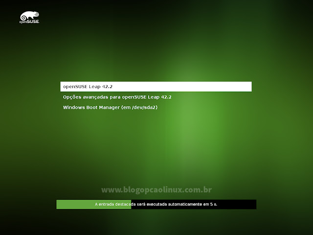 Tela do GRUB mostrando o openSUSE Leap e o Windows como opções
