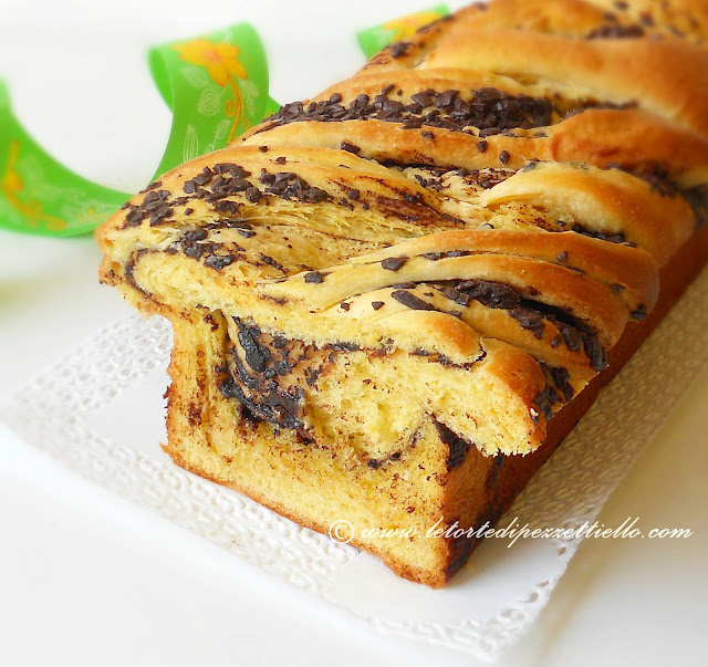 brioche a treccia con cioccolato