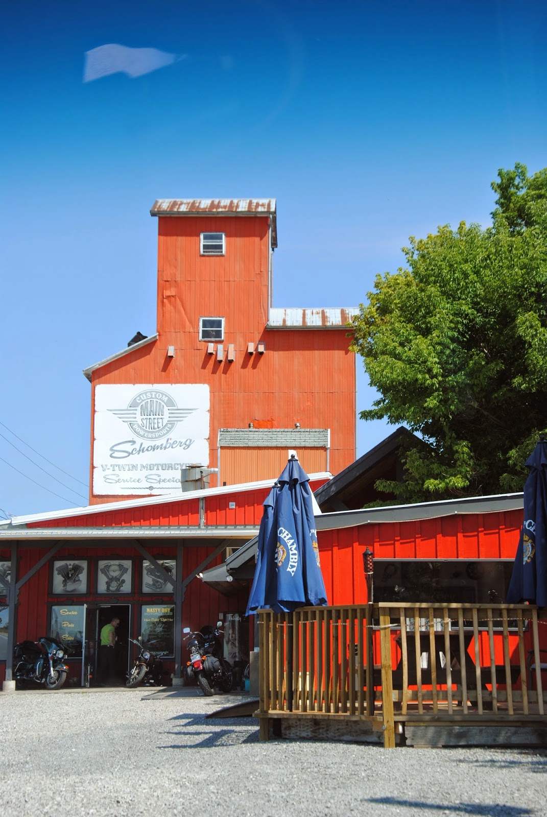 Camera on King & Aurora Today's colour is orange...